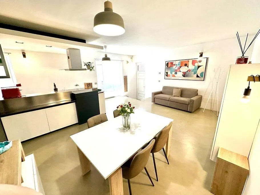 Apartamento Piazza Duomo 23 Desenzano del Garda 0*,  Italia